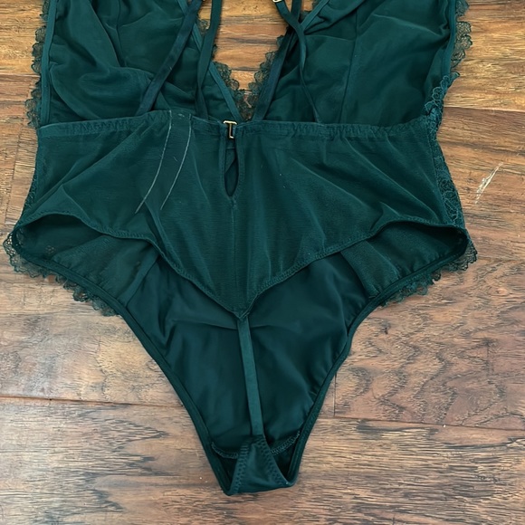 - Victoria’s Secret Plunge Strappy Lace Teddy One Piece Bodysuit- size lar… - Picture 12 of 16